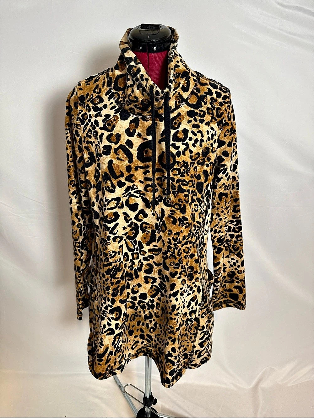 Susan Graver Weekend Tunic Top Women's Size Medium Leopard Print Long Sleeve